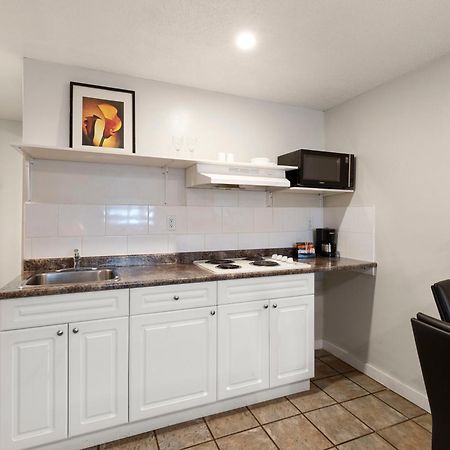 Oasis Inn Kelowna Ngoại thất bức ảnh
