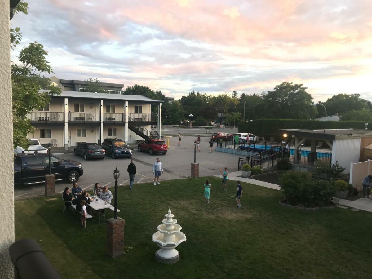 Oasis Inn Kelowna Ngoại thất bức ảnh